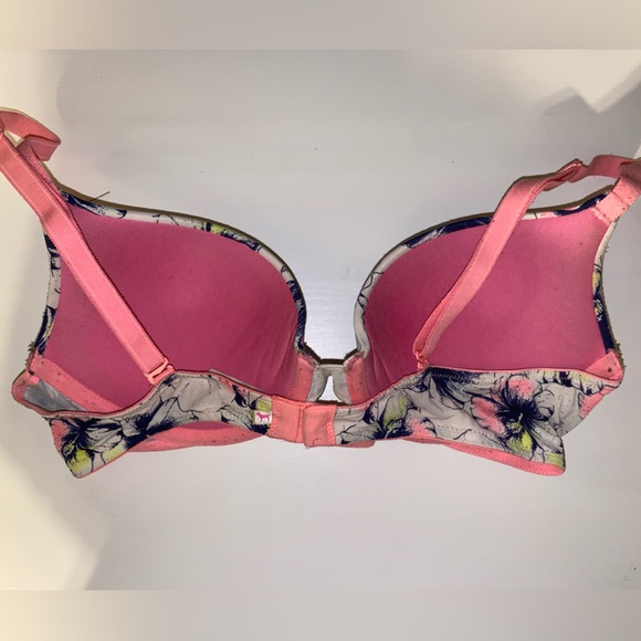 Victoria’s Secret PINK and Calvin Klein Bras - Picture 8 of 10